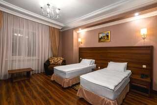 Гостиница Театр Краснодар Улучшенный двухместный номер с 1 кроватью или 2 отдельными кроватями-1