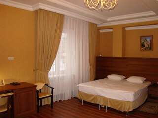 Гостиница Театр Краснодар Улучшенный двухместный номер с 1 кроватью или 2 отдельными кроватями-5