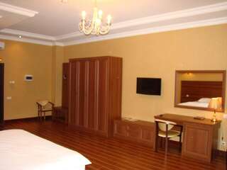 Гостиница Театр Краснодар Улучшенный двухместный номер с 1 кроватью или 2 отдельными кроватями-6