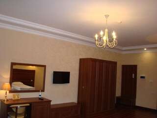 Гостиница Театр Краснодар Стандартный двухместный номер с 1 кроватью или 2 отдельными кроватями-4